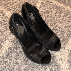 Adorable Plaid High Heels 🤗